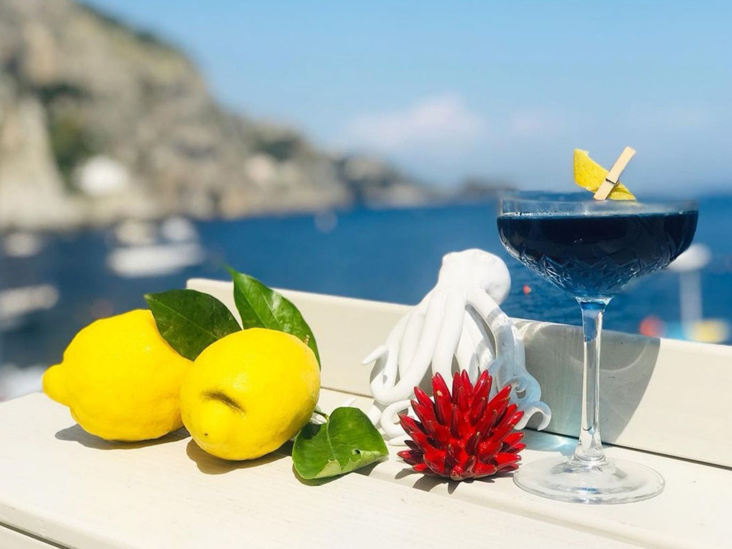 Aperitivi da sogno in Costiera Amalfitana: tutti i migliori bar